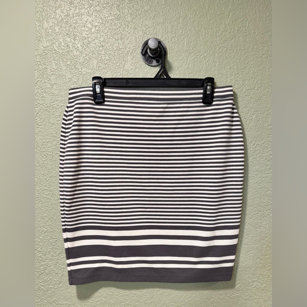 Max Studio Grey and White Striped Pencil Skirt